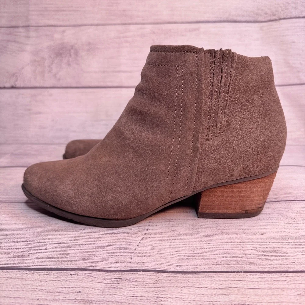 Blondo Waterproof Suede Ankle Boots Taupe Brown Block Heel B6708 8.5M Womens
